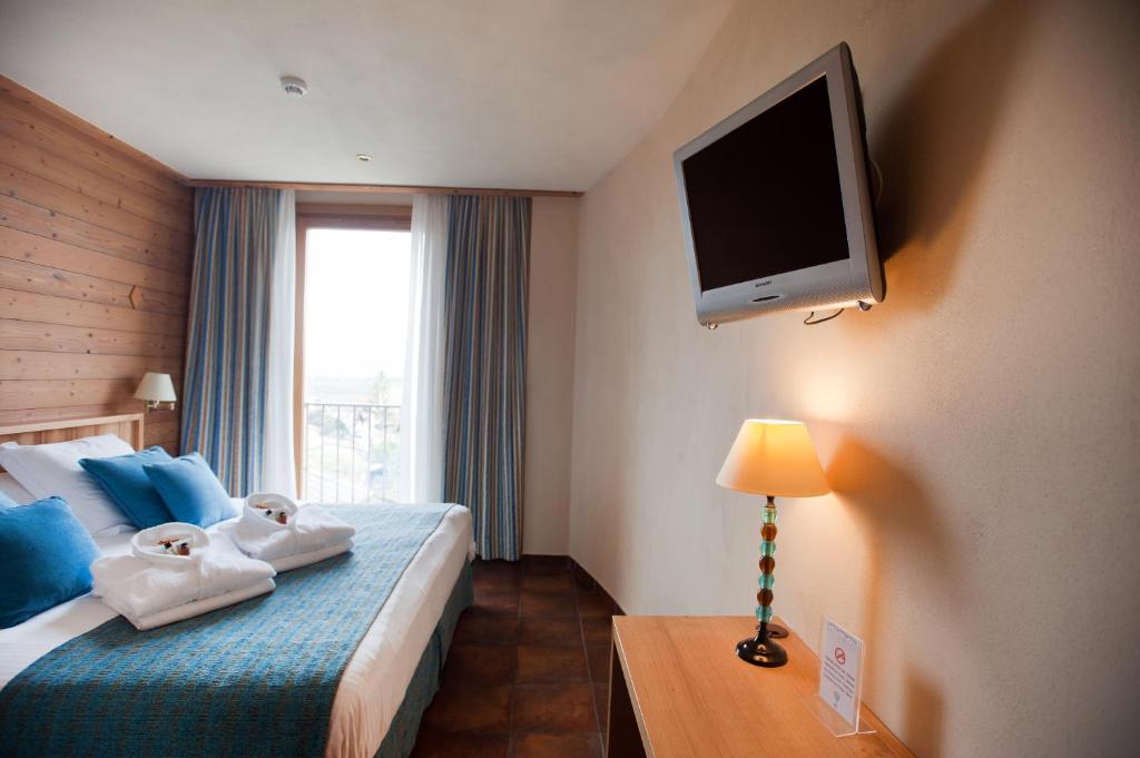 Hotel La Placa Garriguella Ruang foto