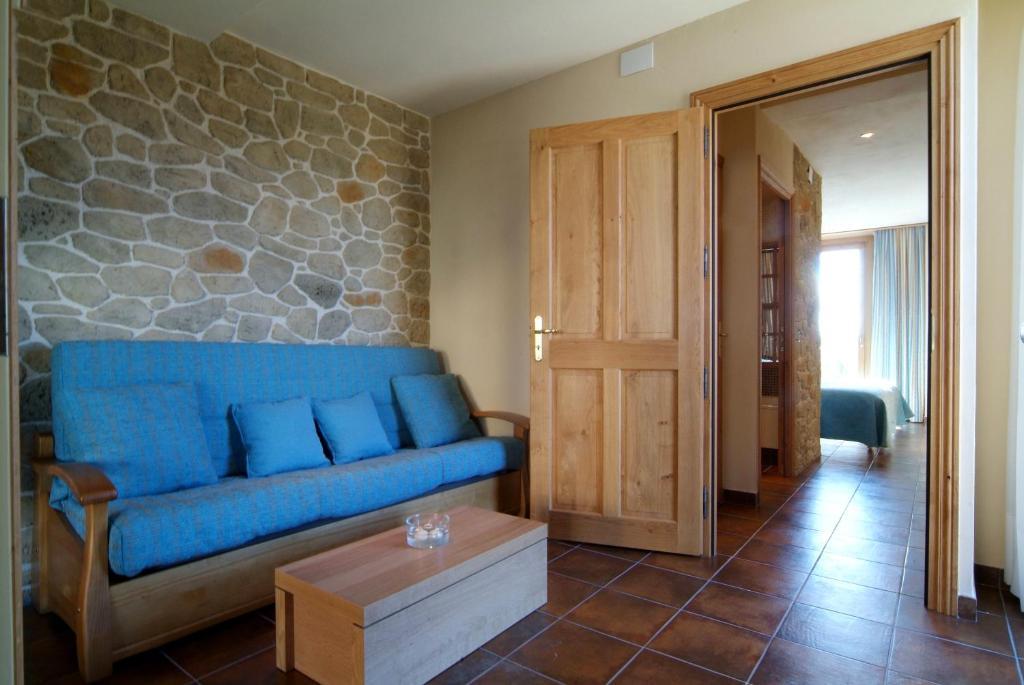 Hotel La Placa Garriguella Ruang foto